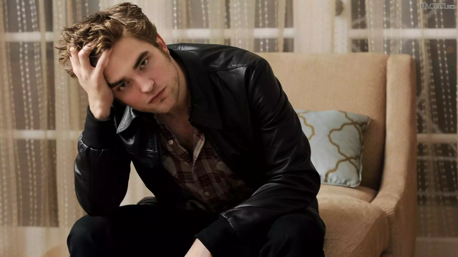 Fotel, Zamyślony, Robert Pattinson